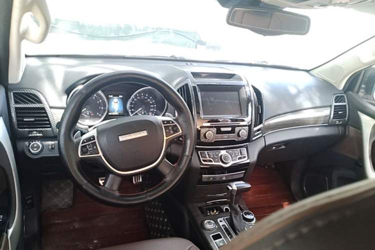 Used Haval H9 2016 2.0T Four-Wheel Drive Luxury Version 5 Seats Steering Wheel