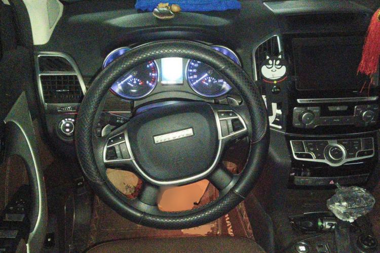 Used Haval H9 2016 2.0T Four-Wheel Drive Luxury Version 5 Seats Steering Wheel