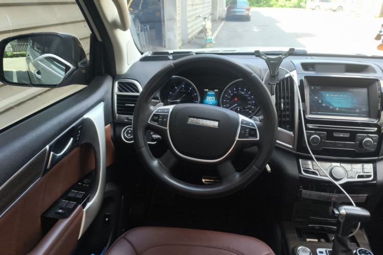 Used Haval H9 2016 2.0T Four-Wheel Drive Luxury Version 5 Seats Steering Wheel