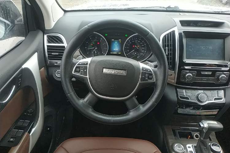 Used Haval H9 2016 2.0T Four-Wheel Drive Elite Version 7 Seats Steering Wheel