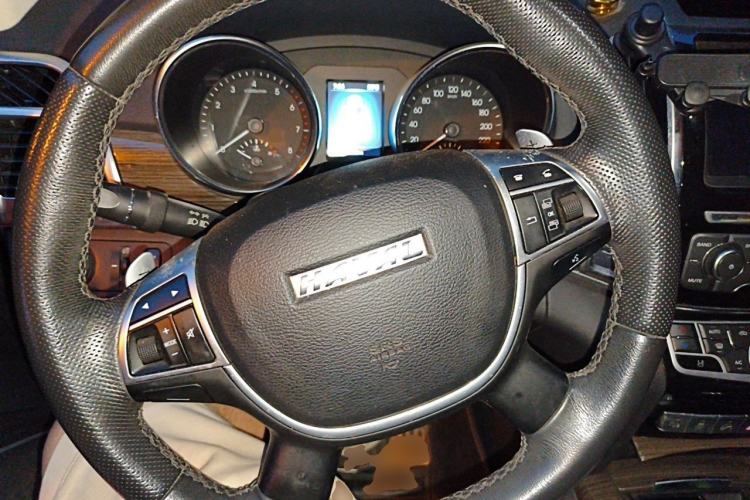 Used Haval H9 2016 2.0T Four-Wheel Drive Luxury Version 5 Seats Steering Wheel