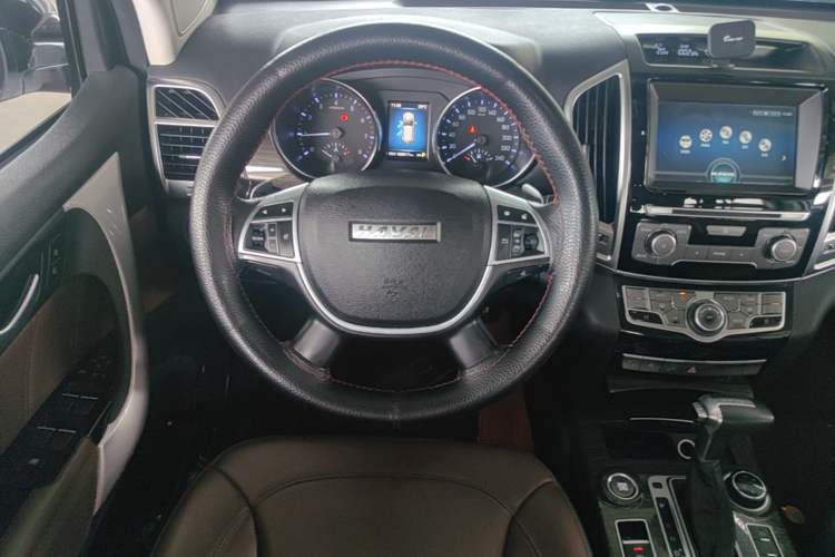 Used Haval H9 2016 2.0T Four-Wheel Drive Luxury Version 5 Seats Steering Wheel