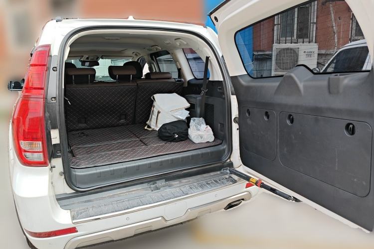 Used Haval H9 2016 2.0T Four-Wheel Drive Luxury 7-Seater Trunk