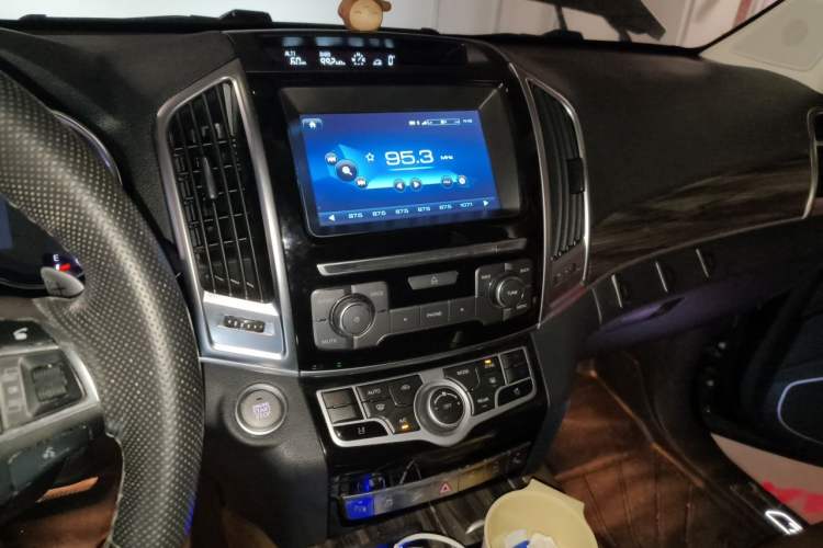 Used Haval H9 2017 2.0T Gasoline 4x4 Premium 5-Seater Audio And AC Panel