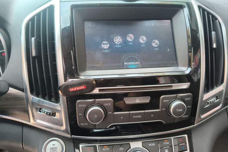 Used Haval H9 2017 2.0T Gasoline 4x4 Luxury 7-Seater Audio And AC Panel