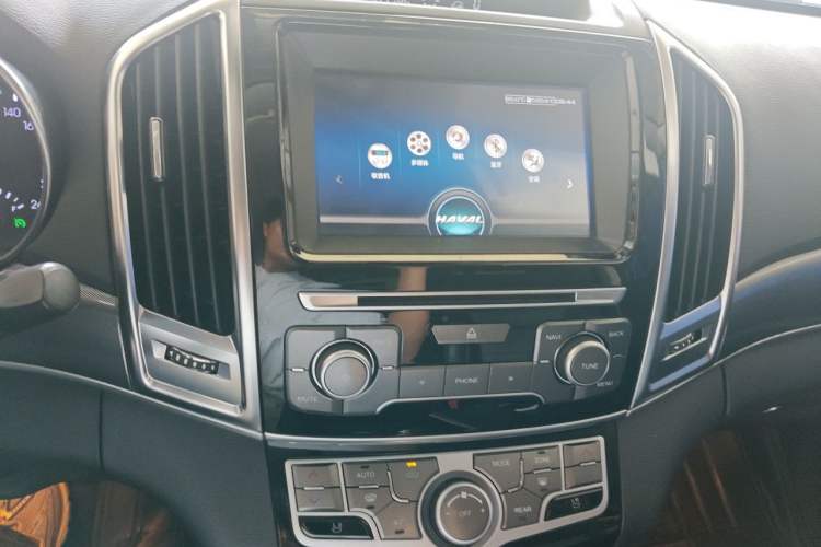 Used Haval H9 2017 2.0T Gasoline 4x4 Luxury 7-Seater Audio And AC Panel