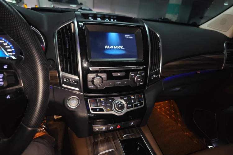 Used Haval H9 2017 2.0T Gasoline 4x4 Luxury 7-Seater Audio And AC Panel