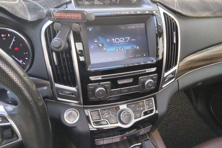 Used Haval H9 2017 2.0T Gasoline 4x4 Premium 5-Seater Audio And AC Panel