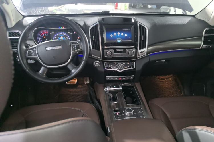 Used Haval H9 2017 2.0T Gasoline 4x4 Luxury 7-Seater Center Console