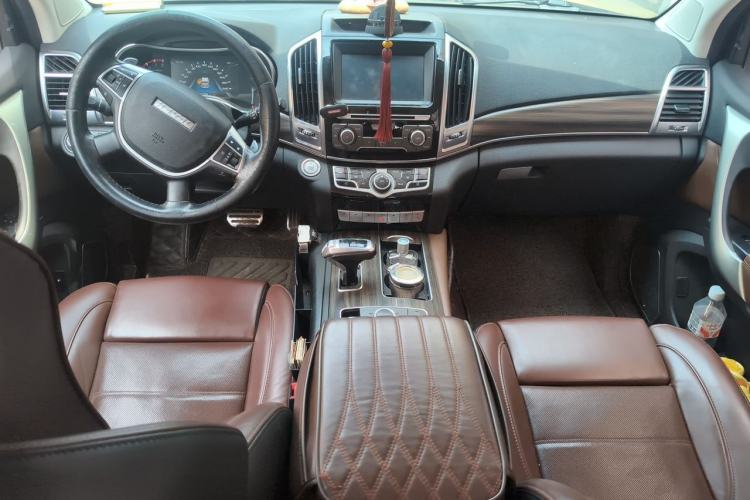 Used Haval H9 2017 2.0T Gasoline 4x4 Luxury 7-Seater Center Console