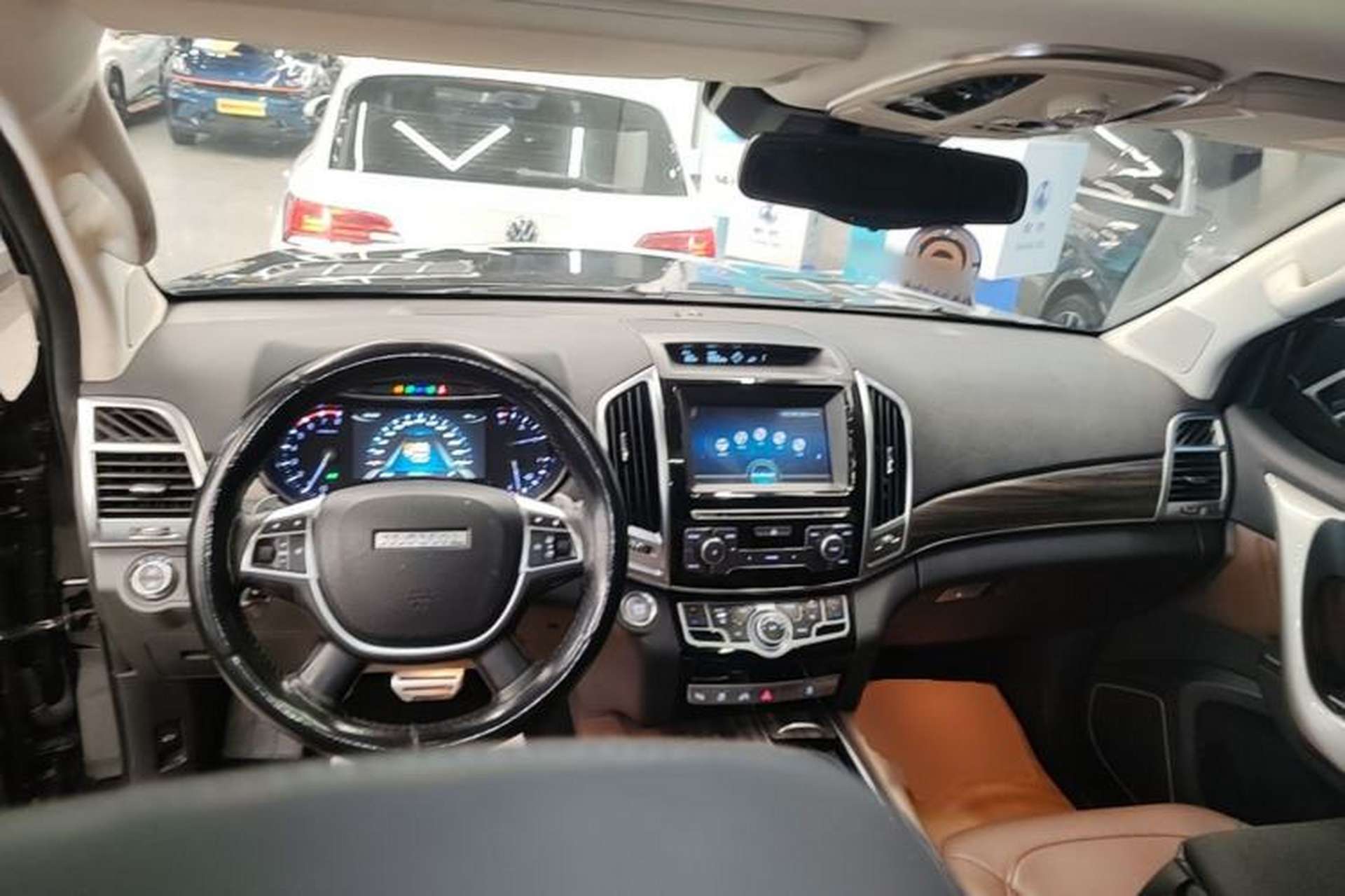 Used Haval H9 2017 2.0T Gasoline 4x4 Comfort Edition 7-Seater Center Console