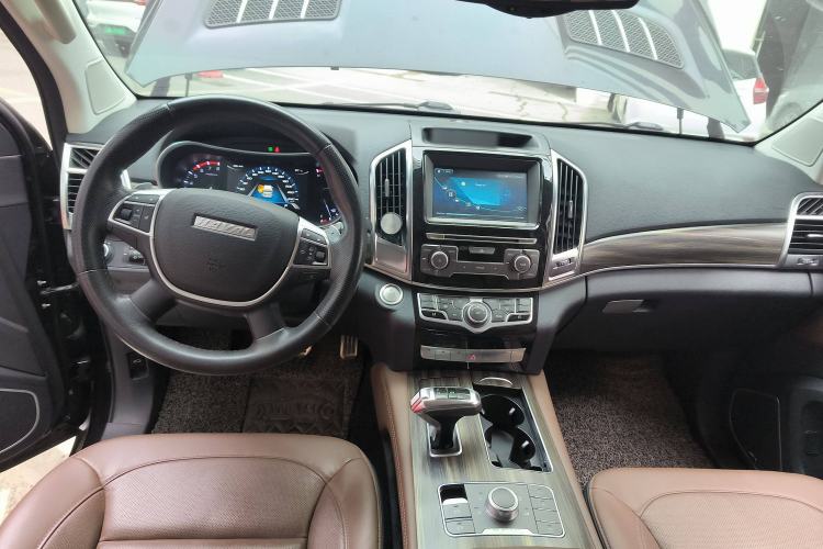 Used Haval H9 2017 2.0T Gasoline 4x4 Luxury 7-Seater Center Console