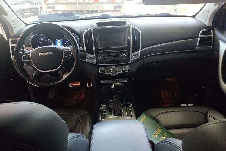 Used Haval H9 2017 2.0T Gasoline 4x4 Luxury 7-Seater Center Console
