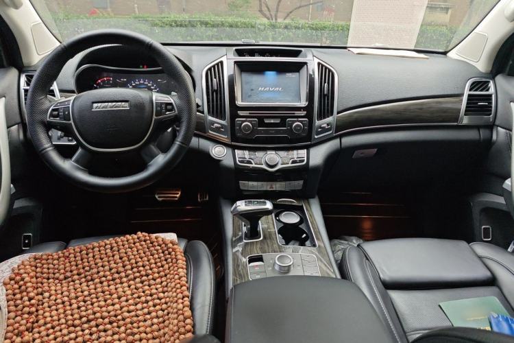 Used Haval H9 2017 2.0T Gasoline 4x4 Prestige Model 7 Seats Center Console