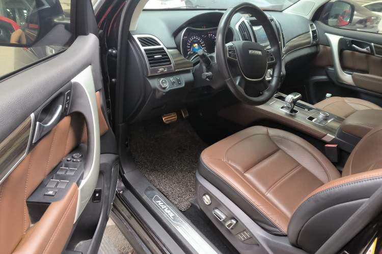Used Haval H9 2017 2.0T Gasoline 4x4 Luxury 7-Seater Driver Seat