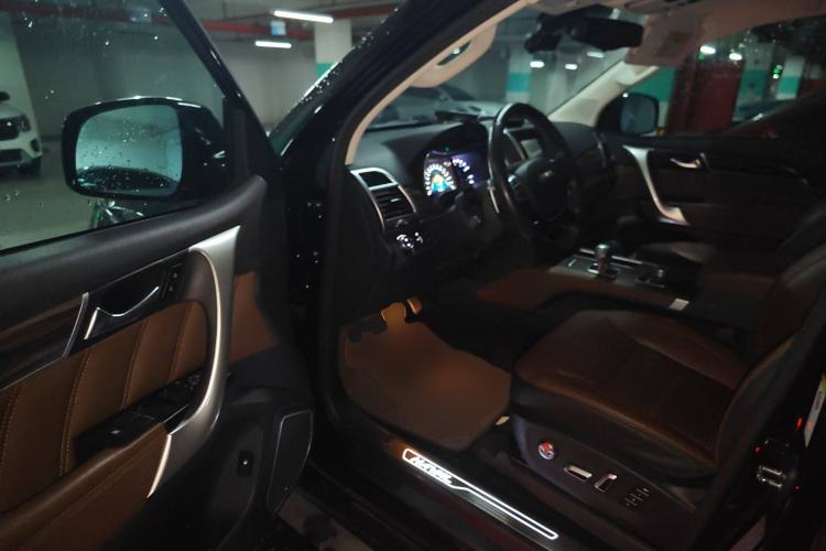 Used Haval H9 2017 2.0T Gasoline 4x4 Luxury 7-Seater Driver Seat