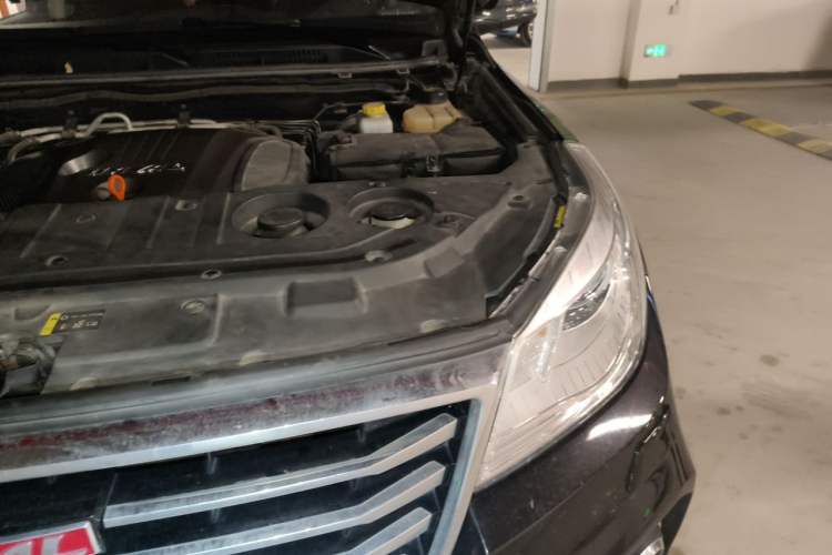 Used Haval H9 2017 2.0T Gasoline 4x4 Premium 5-Seater Engine Bay Left