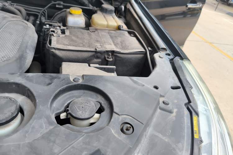 Used Haval H9 2017 2.0T Gasoline 4x4 Luxury 7-Seater Engine Bay Left
