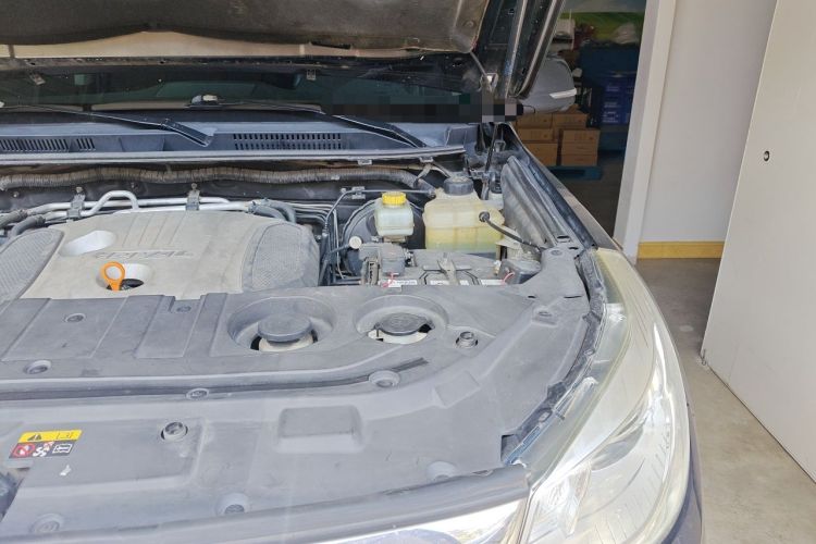 Used Haval H9 2017 2.0T Gasoline 4x4 Luxury 7-Seater Engine Bay Left