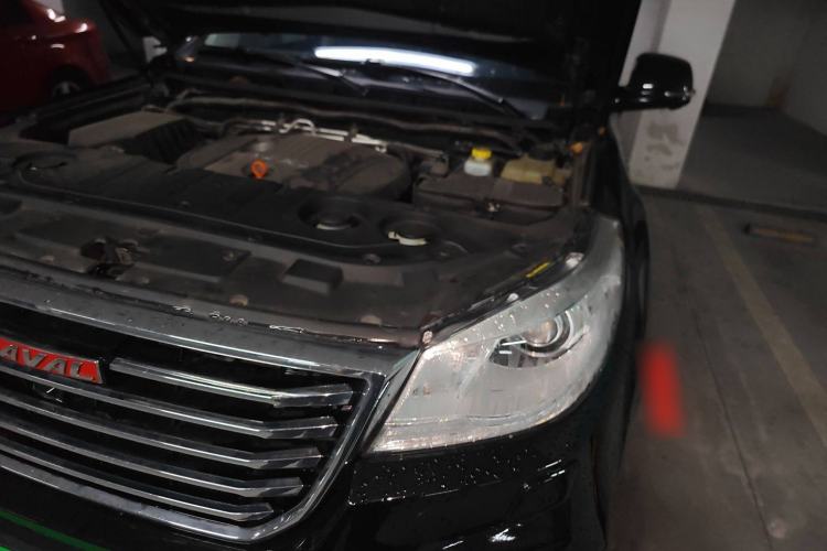 Used Haval H9 2017 2.0T Gasoline 4x4 Luxury 7-Seater Engine Bay Left