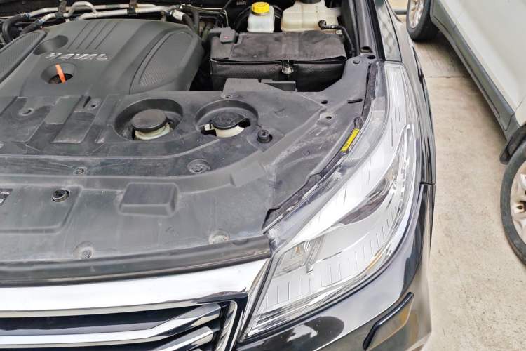Used Haval H9 2017 2.0T Gasoline 4x4 Premium 5-Seater Engine Bay Left
