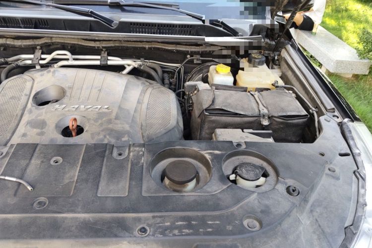 Used Haval H9 2017 2.0T Gasoline 4x4 Premium 5-Seater Engine Bay Left