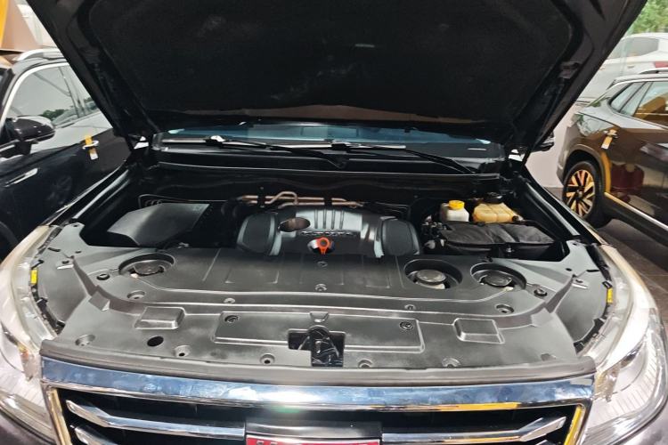 Used Haval H9 2017 2.0T Gasoline 4x4 Luxury 7-Seater Engine Bay