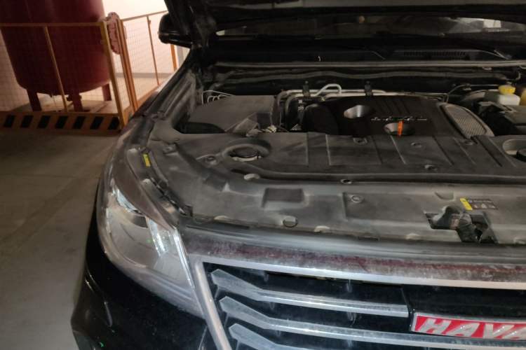 Used Haval H9 2017 2.0T Gasoline 4x4 Premium 5-Seater Engine Bay Right