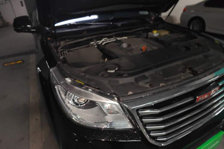 Used Haval H9 2017 2.0T Gasoline 4x4 Luxury 7-Seater Engine Bay Right