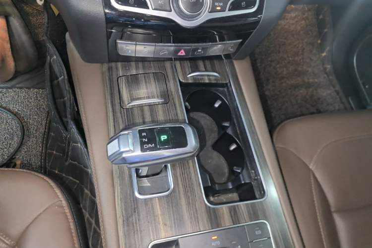 Used Haval H9 2017 2.0T Gasoline 4x4 Luxury 7-Seater Gear Lever