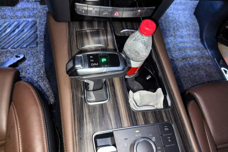 Used Haval H9 2017 2.0T Diesel 4x4 Premium 5-Seater Gear Lever