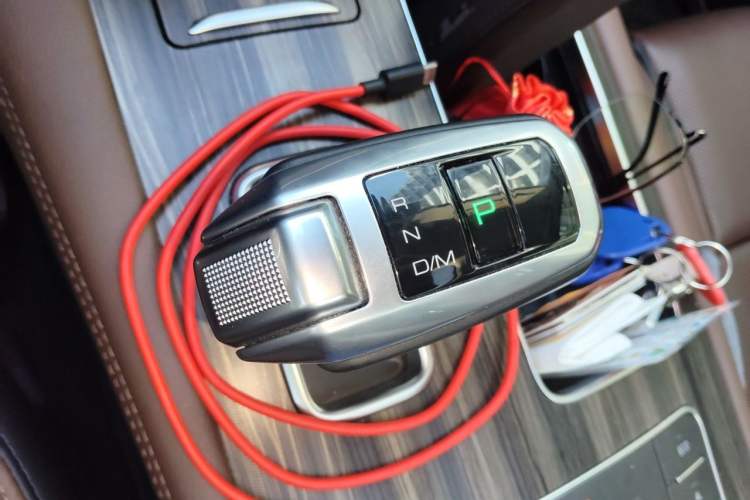 Used Haval H9 2017 2.0T Gasoline 4x4 Premium 5-Seater Gear Lever