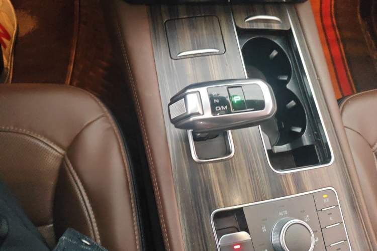 Used Haval H9 2017 2.0T Gasoline 4x4 Luxury 7-Seater Gear Lever