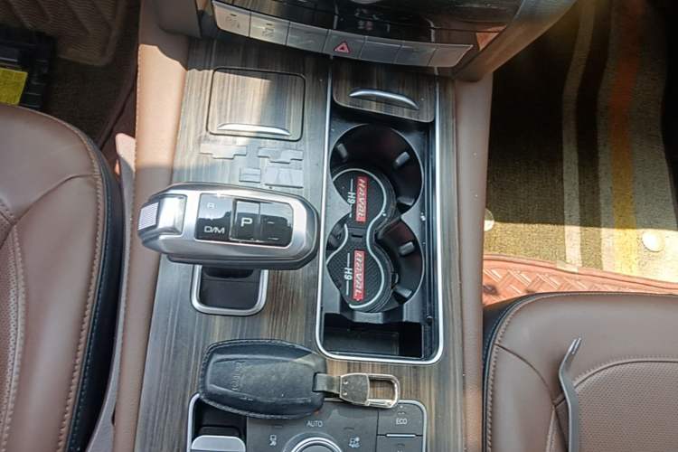 Used Haval H9 2017 2.0T Diesel 4x4 Luxury 7-Seater Gear Lever