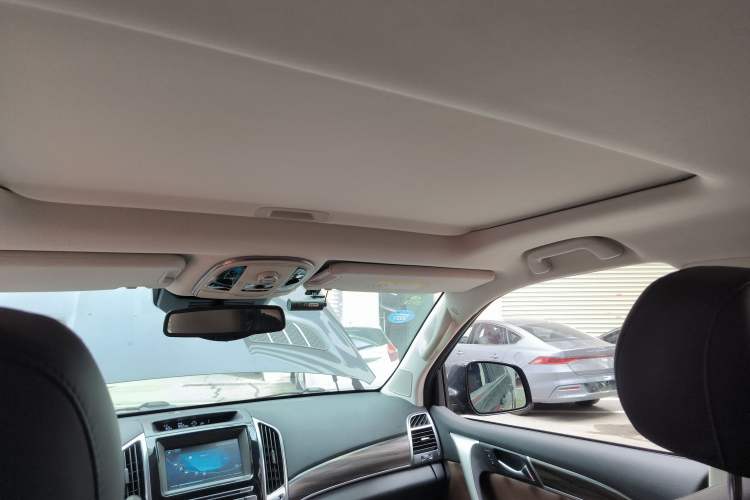 Used Haval H9 2017 2.0T Gasoline 4x4 Luxury 7-Seater Headliner