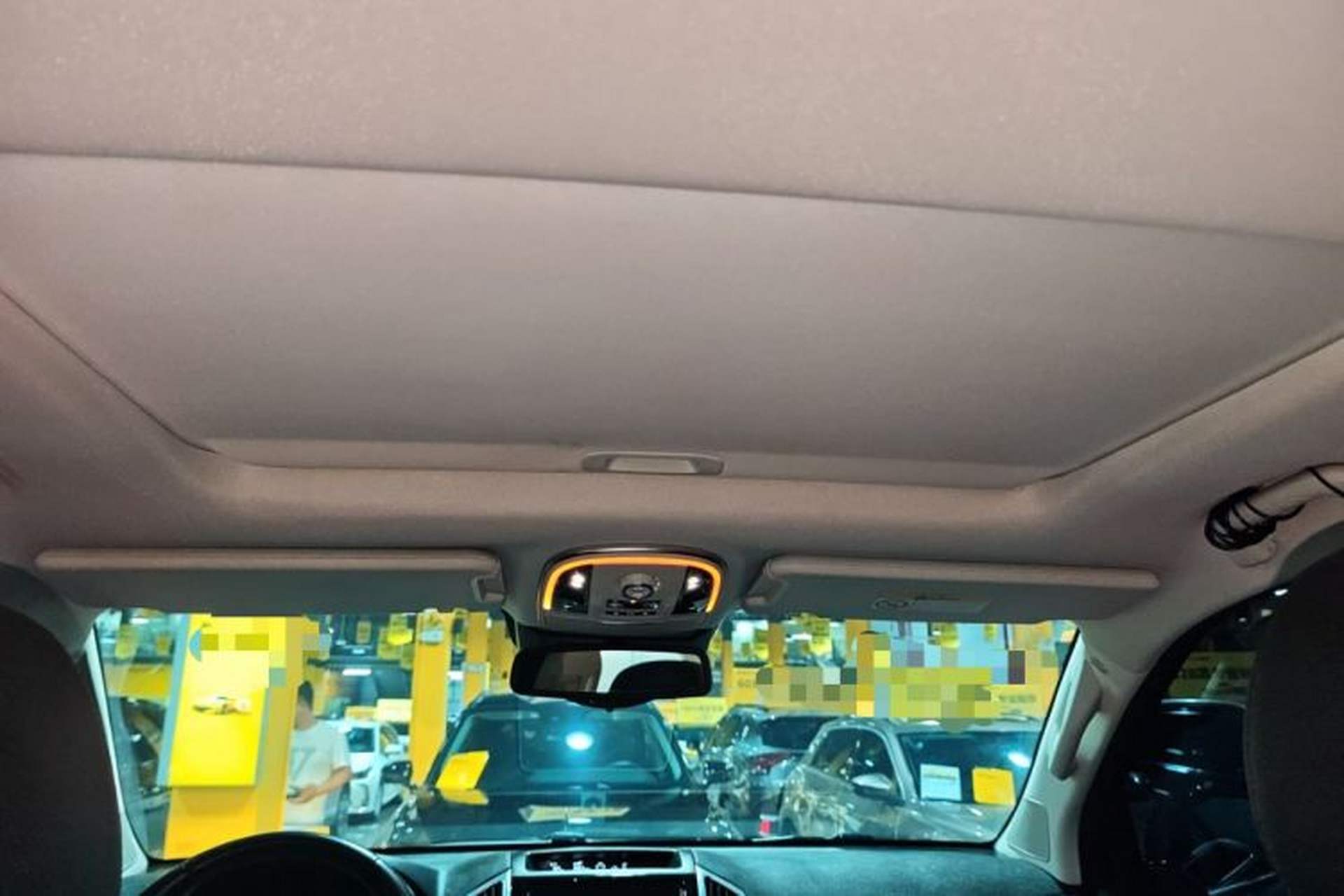 Used Haval H9 2017 2.0T Gasoline 4x4 Luxury 7-Seater Headliner