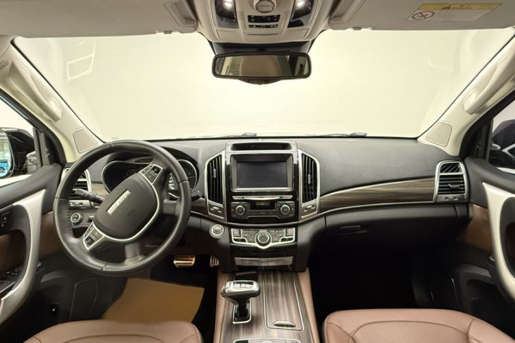 Used Haval H9 2017 2.0T Gasoline 4x4 Luxury 7-Seater Interior 1