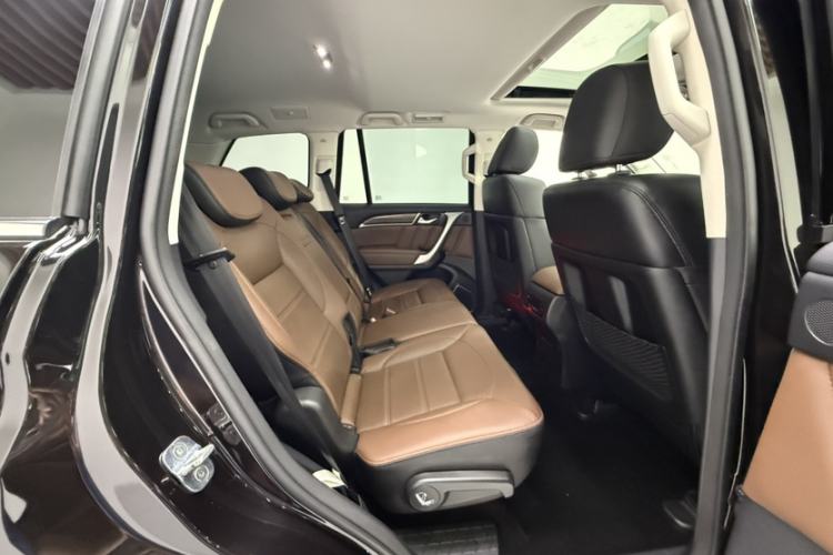 Used Haval H9 2017 2.0T Gasoline 4x4 Luxury 7-Seater Interior 3