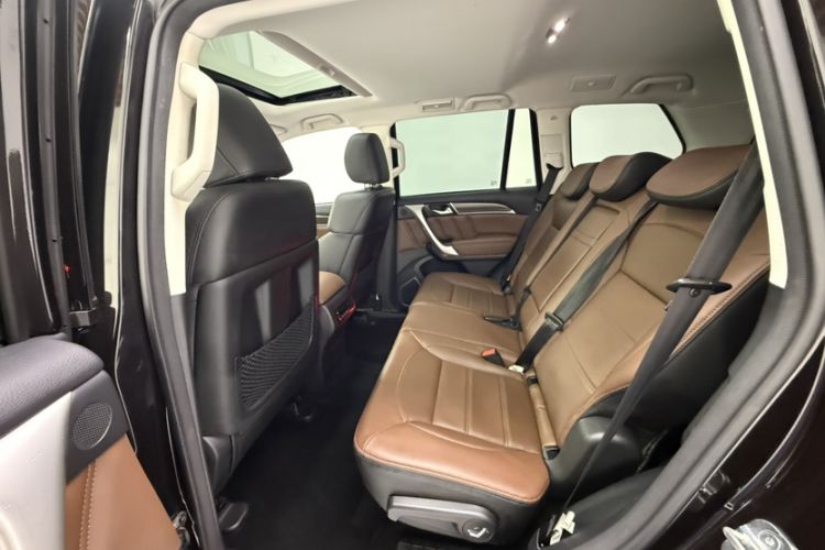 Used Haval H9 2017 2.0T Gasoline 4x4 Luxury 7-Seater Interior 4