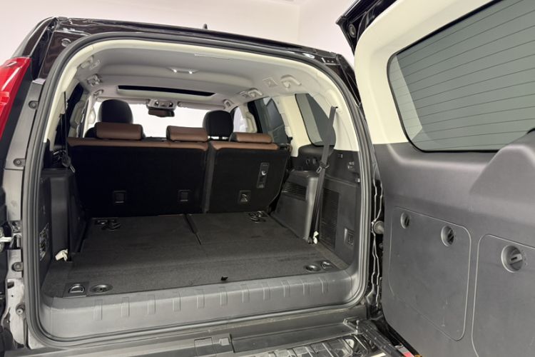 Used Haval H9 2017 2.0T Gasoline 4x4 Luxury 7-Seater Interior 9