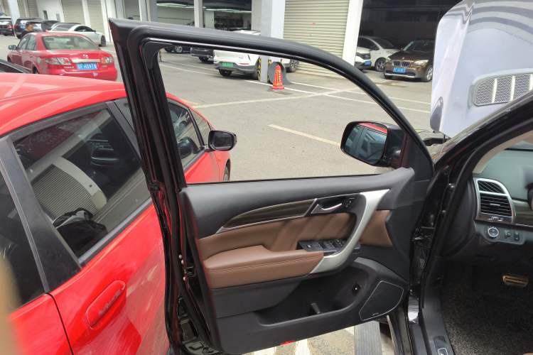 Used Haval H9 2017 2.0T Gasoline 4x4 Luxury 7-Seater Left Front Door Interior
