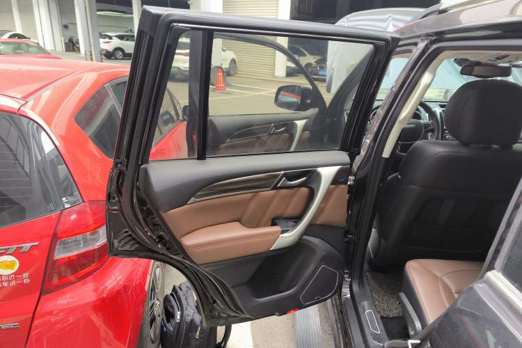 Used Haval H9 2017 2.0T Gasoline 4x4 Luxury 7-Seater Left Rear Door Interior