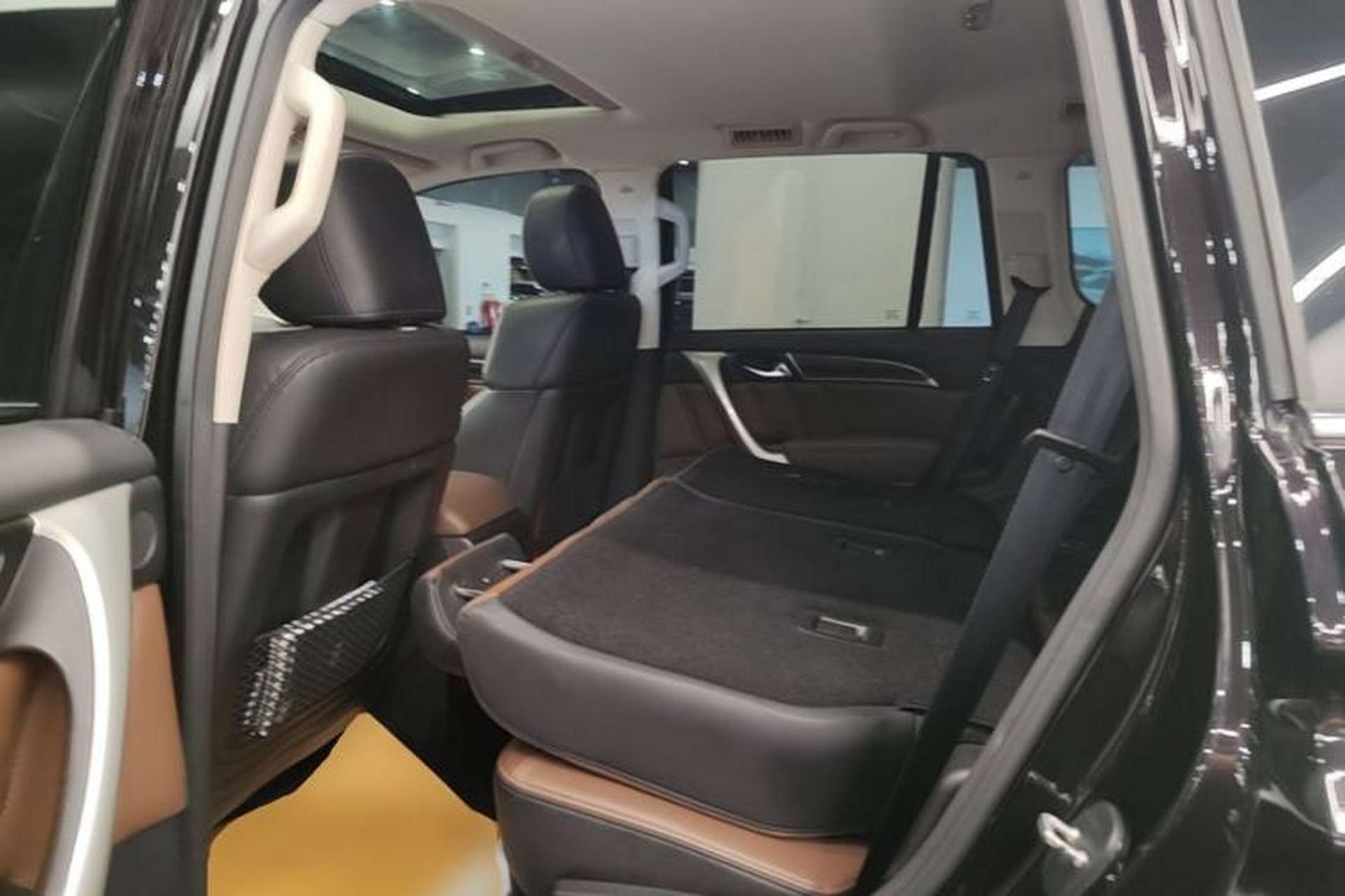 Used Haval H9 2017 2.0T Gasoline 4x4 Comfort Edition 7-Seater Left Rear Seat