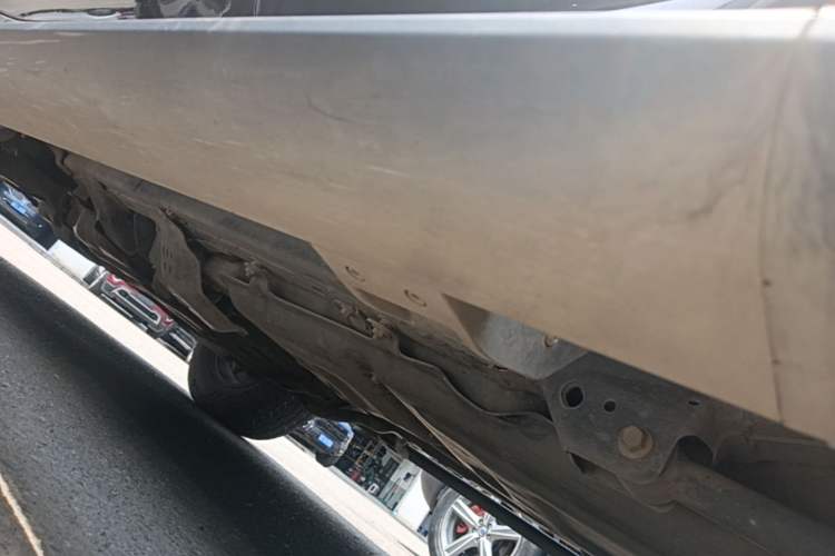Used Haval H9 2017 2.0T Diesel 4x4 Luxury 7-Seater Left Side Sill