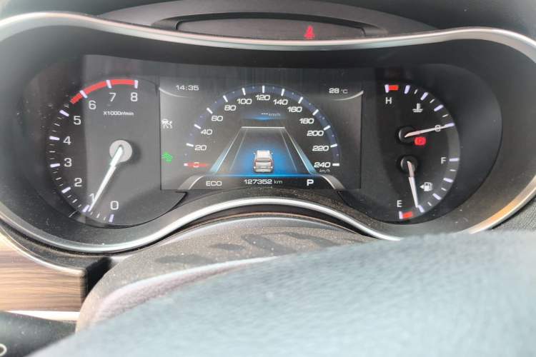 Used Haval H9 2017 2.0T Gasoline 4x4 Luxury 7-Seater Odometer Close Up