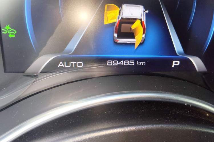 Used Haval H9 2017 2.0T Gasoline 4x4 Premium 5-Seater Odometer Close Up