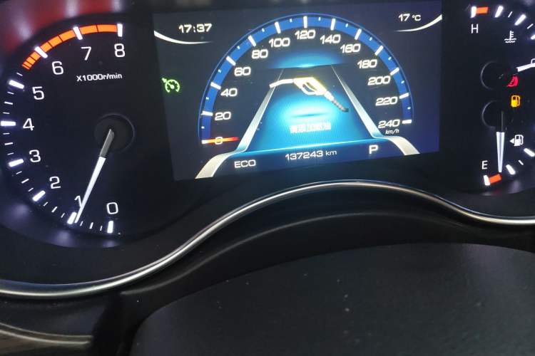 Used Haval H9 2017 2.0T Gasoline 4x4 Luxury 7-Seater Odometer Close Up