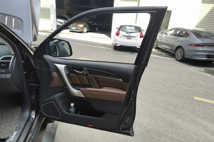 Used Haval H9 2017 2.0T Gasoline 4x4 Luxury 7-Seater Right Front Door Interior
