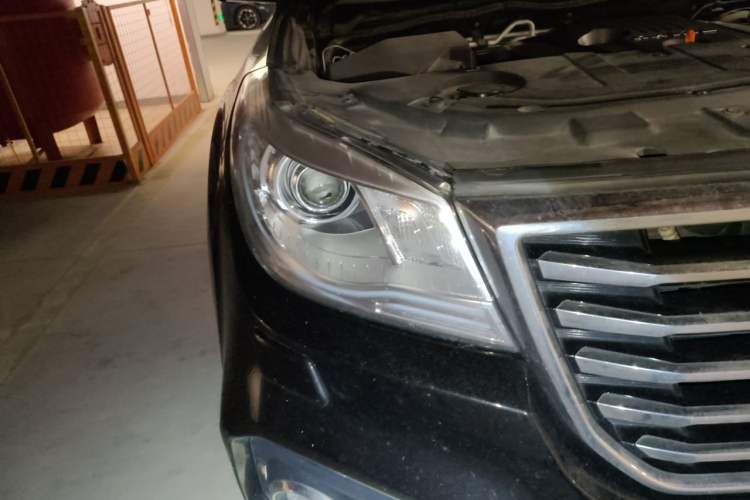 Used Haval H9 2017 2.0T Gasoline 4x4 Premium 5-Seater Right Front Headlight