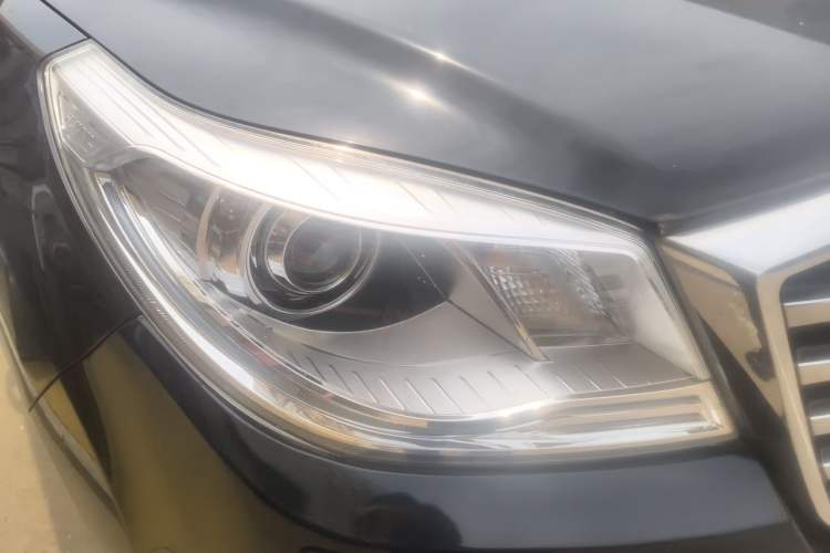 Used Haval H9 2017 2.0T Gasoline 4x4 Luxury 7-Seater Right Front Headlight